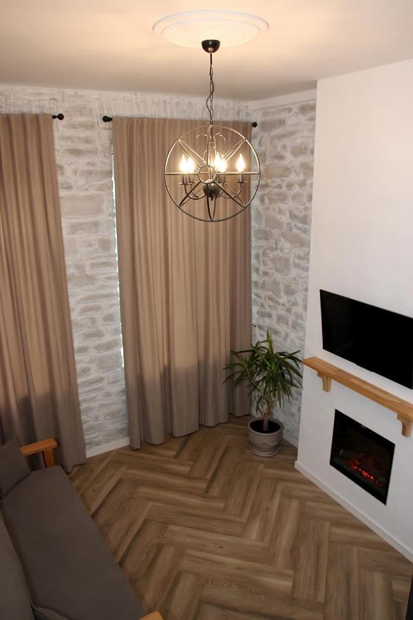 Historical Old City Apartament, Старе Місто , 2 Спальні, Балкон-Тераса, 85 Кв М Kamianets-Podilskyi Bilik gambar