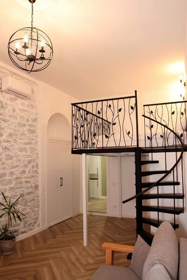 Historical Old City Apartament, Старе Місто , 2 Спальні, Балкон-Тераса, 85 Кв М Kamianets-Podilskyi Bilik gambar