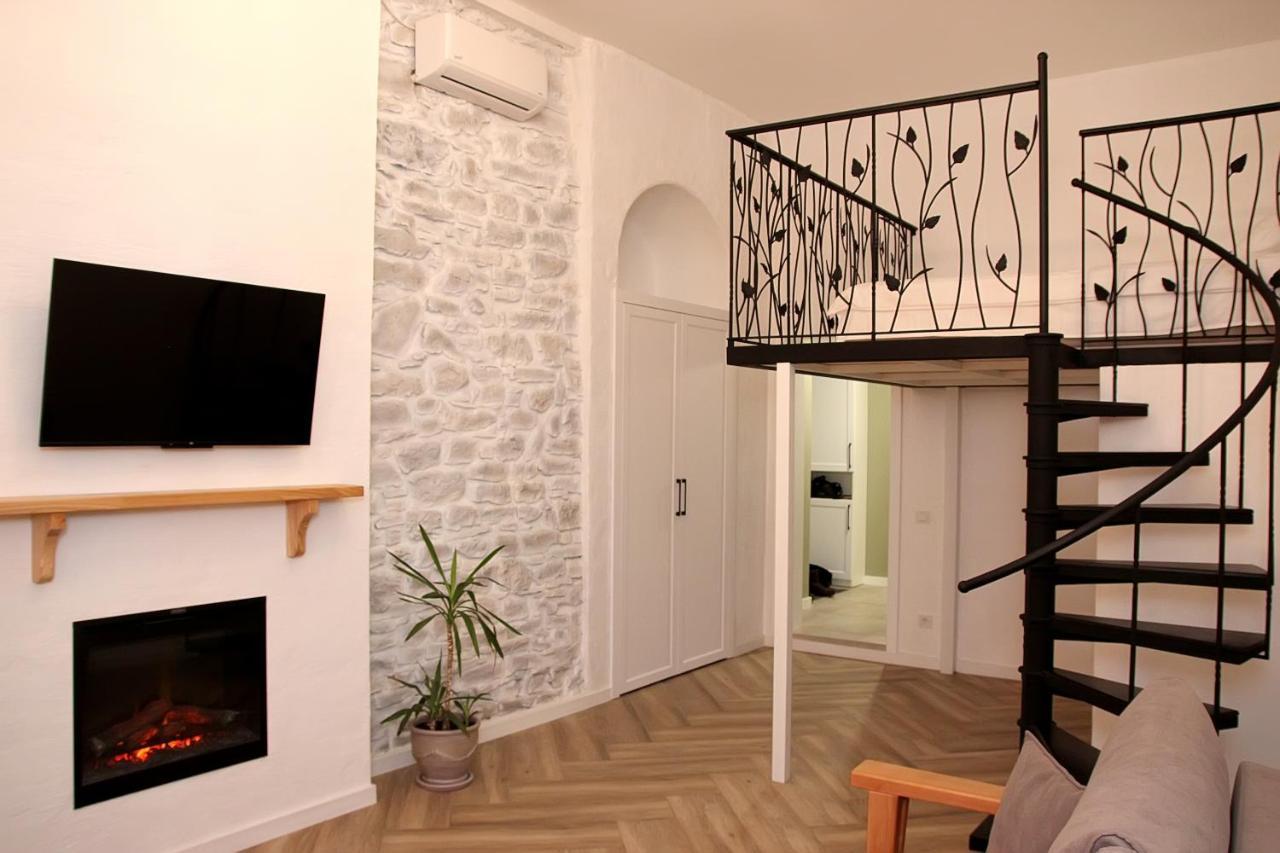 Historical Old City Apartament, Старе Місто , 2 Спальні, Балкон-Тераса, 85 Кв М Kamianets-Podilskyi Bilik gambar